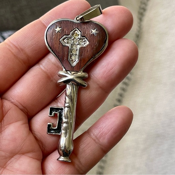 BLUE STEEL | Star Cross Key Stainless Steel Wood Inlay CZ Heart Key Pendant - Picture 10 of 10